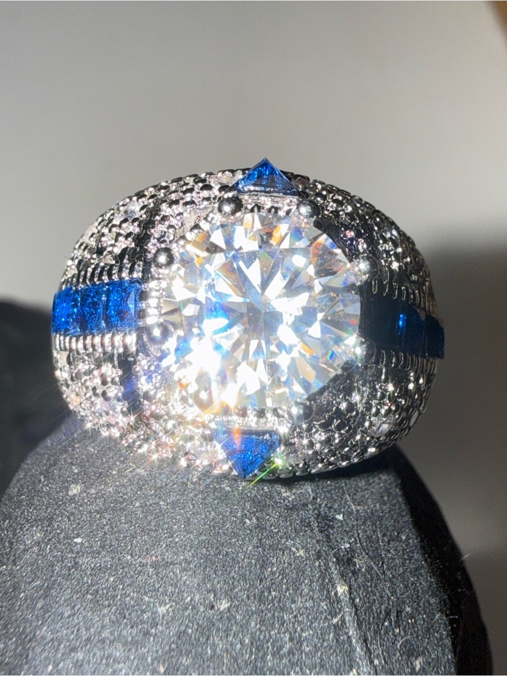 Vintage GRA CERTIFIED MOISSANITE DIAMOND 2CT & Sapphire Ring in baked silver - Picture 8 of 12